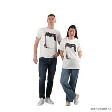 Футболка, кот охотится на мышь, две модели, мужчина и женщина