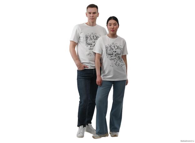 Модели в футболке из качественного хлопка, мужчина и женщина